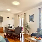 아파트 Jure Sea View *