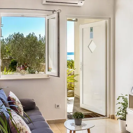 Jure Sea View Apartman *
