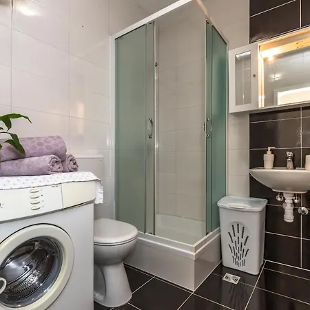 Jure Sea View Apartman *