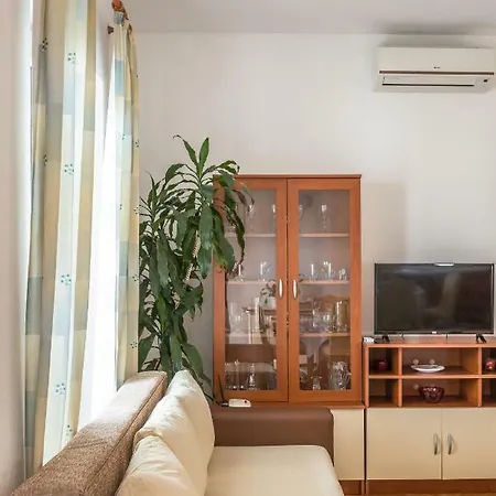 Jure ماكارسكا