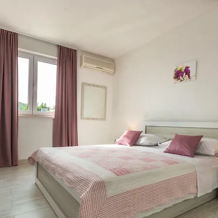 Apartman Jure Sea View *