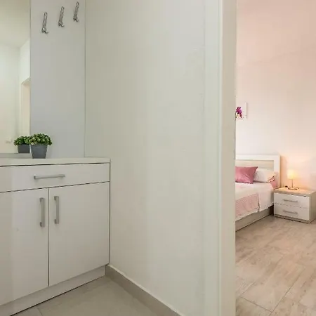 Apartman Jure Sea View *