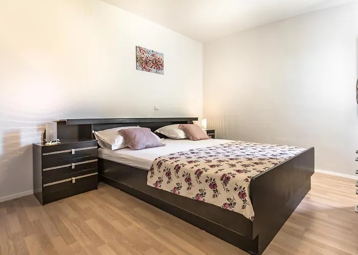 Jure Apartment Makarska