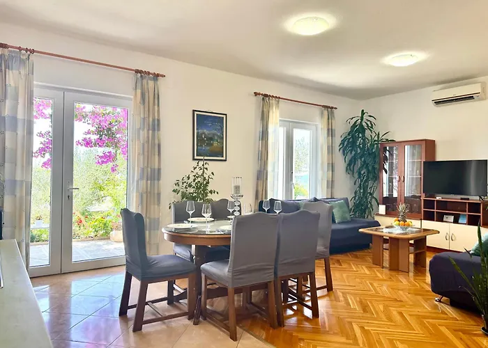 Jure Apartment Makarska