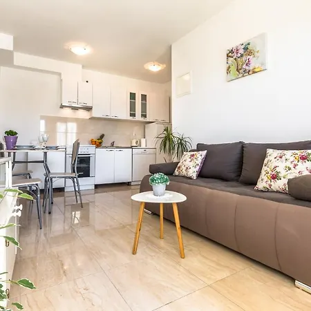 Jure Sea View Apartment