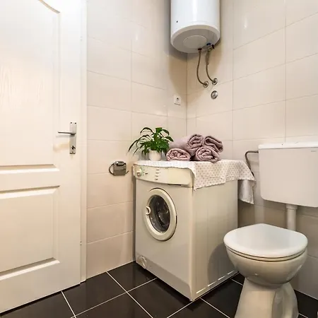 Jure Apartment Makarska