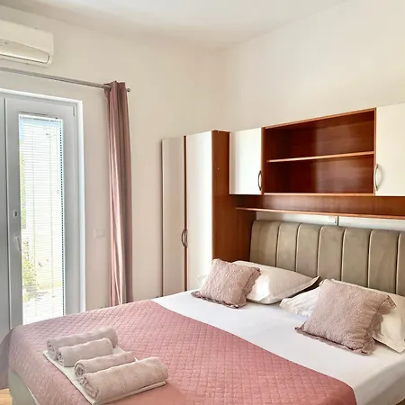Apartment Jure Sea View