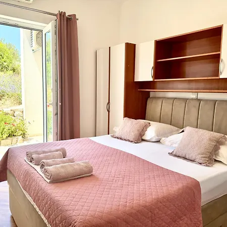 Jure Sea View Apartment