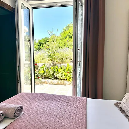 Apartment Jure Sea View *