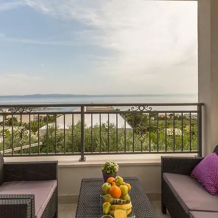 Jure Apartment *