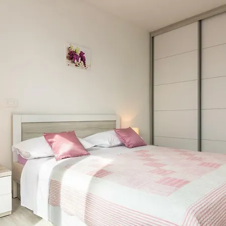 Jure Apartment