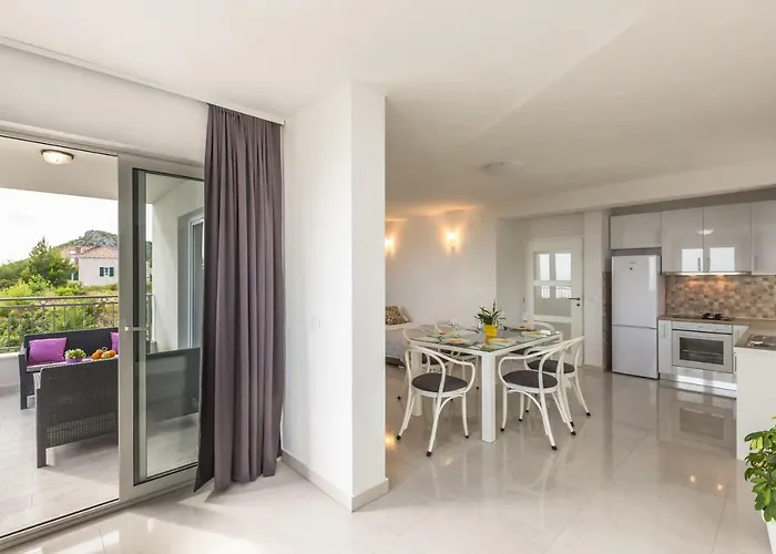 Jure Apartment Makarska